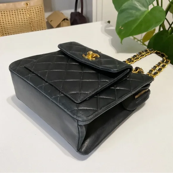 ❌NOT AVAILABLE❌ Vintage 1997 Chanel Navy Blue CC Handbag 24K Gold Hardware - Picture 7 of 16